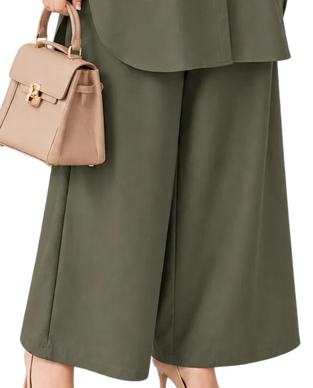 Model memakai Set Elora dalam warna olive hijau, blouse labuh dan palazzo lebar